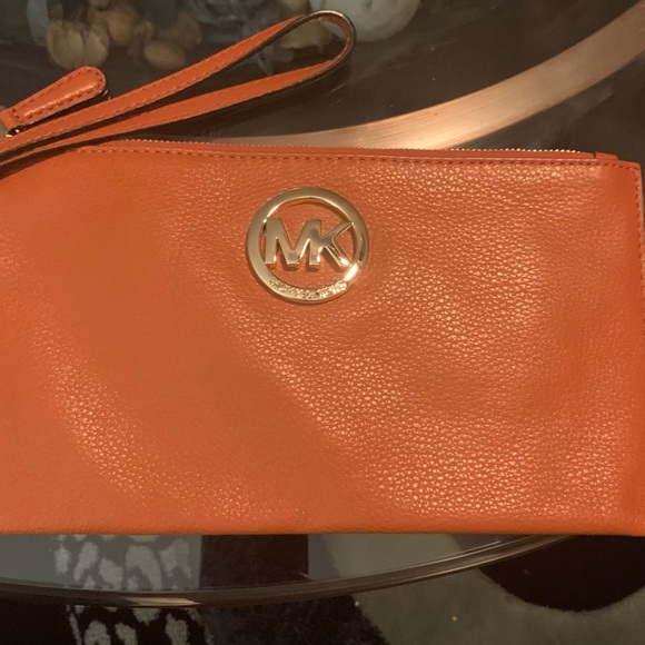 Women’s Micheal Kors Wristlet - Picture 1 of 1